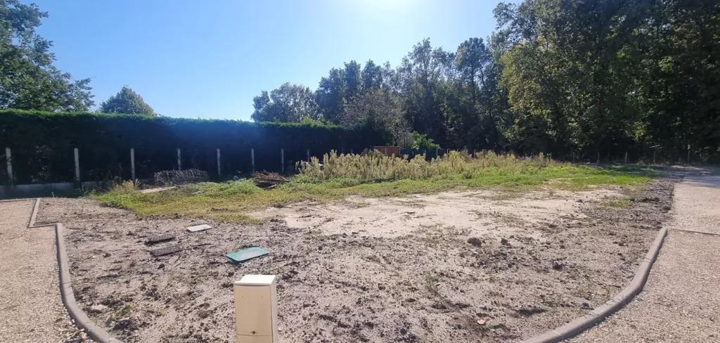 Jardín - Building Land with Forest View in Avensan