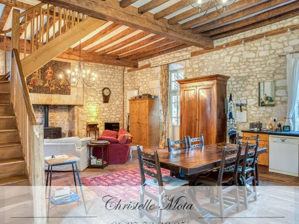 Salle à manger - Maison Rénovée du 17ème Siècle avec Piscine à Castillonnès