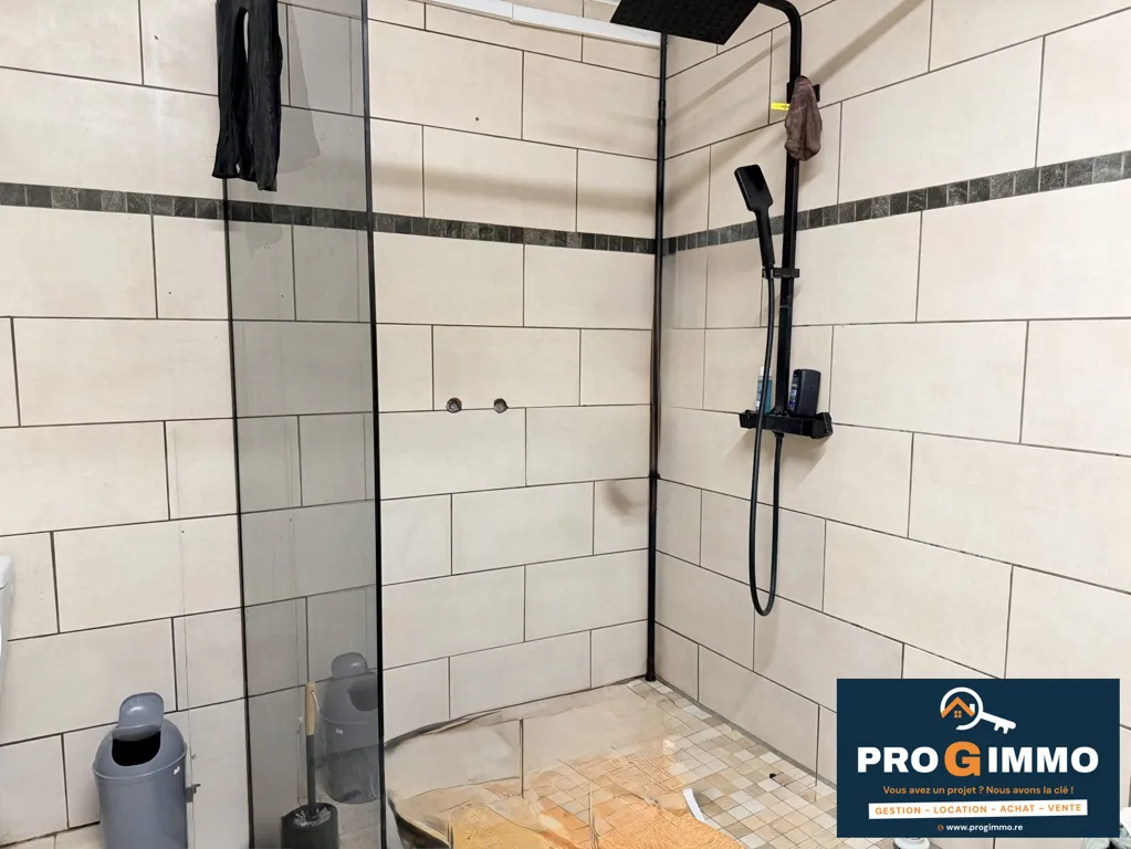Bathrooms - Flexible House with Two Terraces in Le Tampon