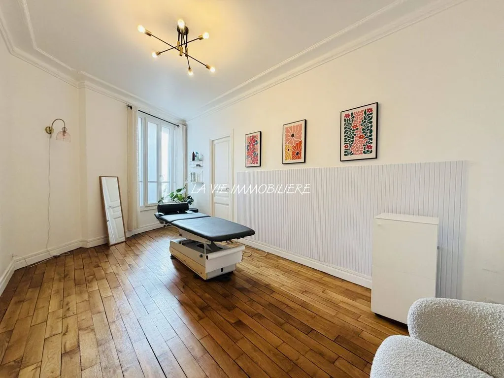 Living Room - Luxury Apartment with Intercom in Marais, Paris