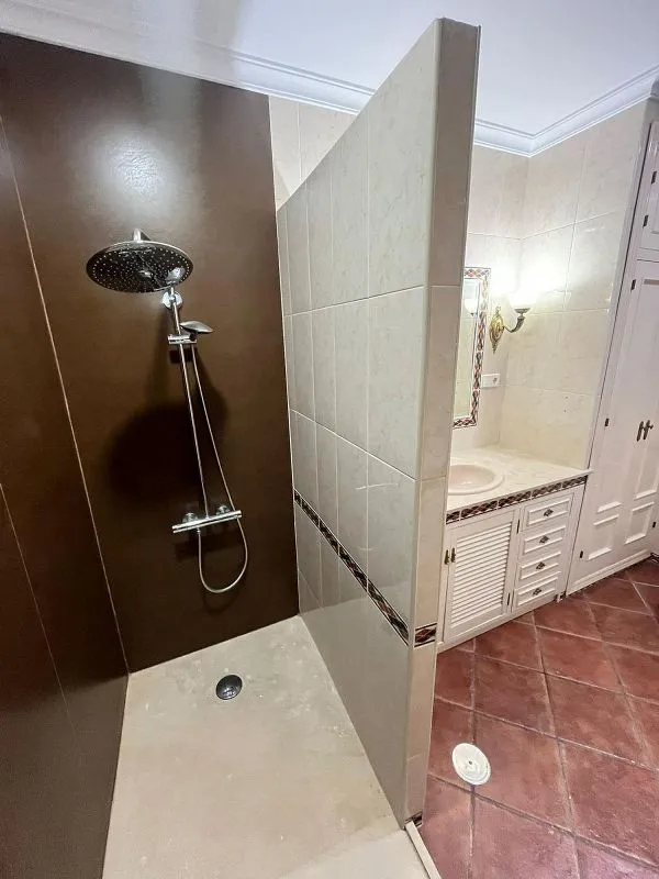 Bagni - City Centre Flat with Private Rooftop in Central City