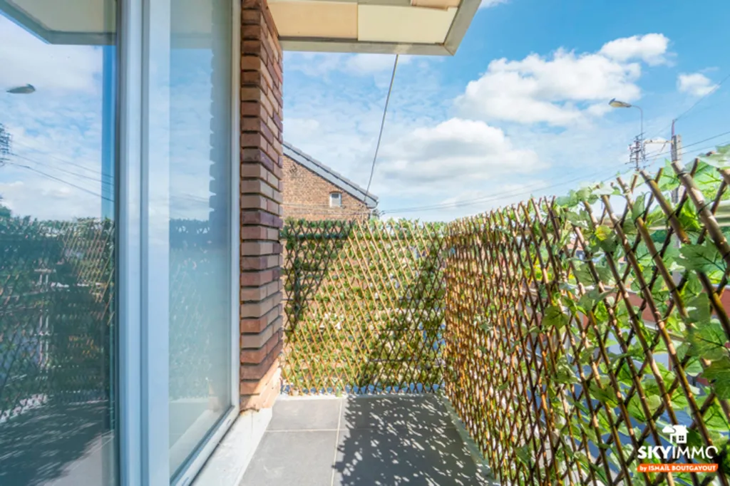 Balcon - Maison Neuve avec Balcon et Garage à Serain