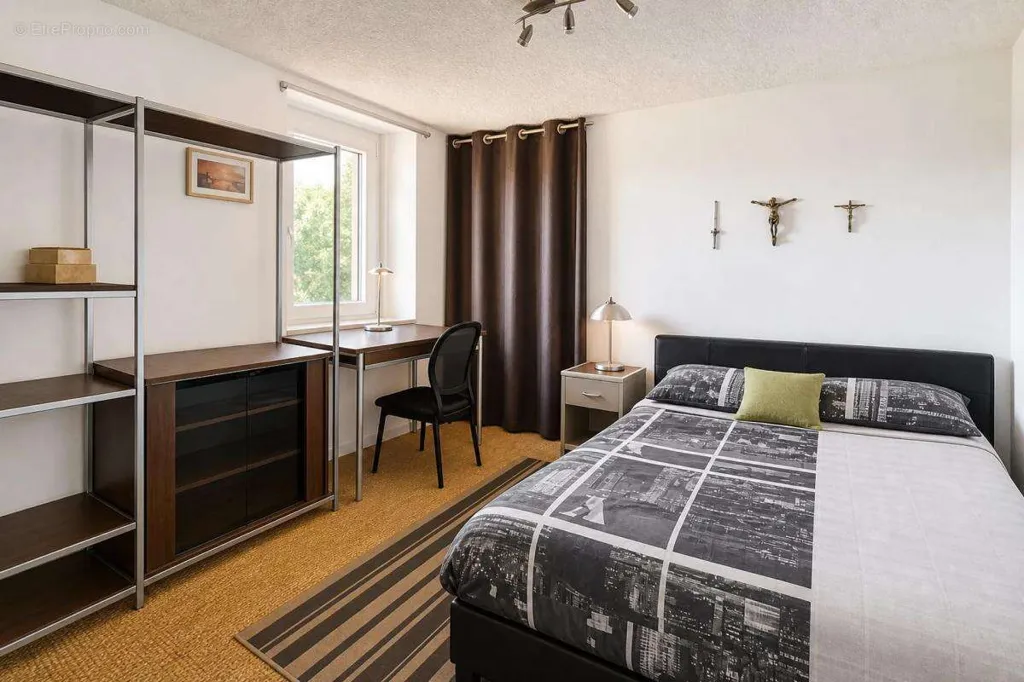 Chambres - Appartement T3 avec Parking à Decazeville