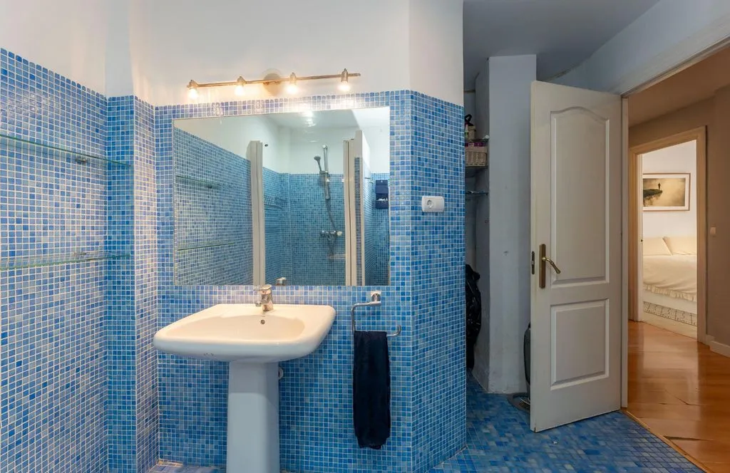 Bathrooms - Luxury Apartment with City View in Málaga