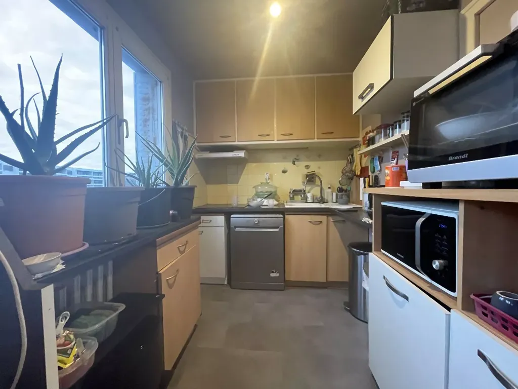 Cucina - Fourth-Floor Flat with Lift in Aurillac