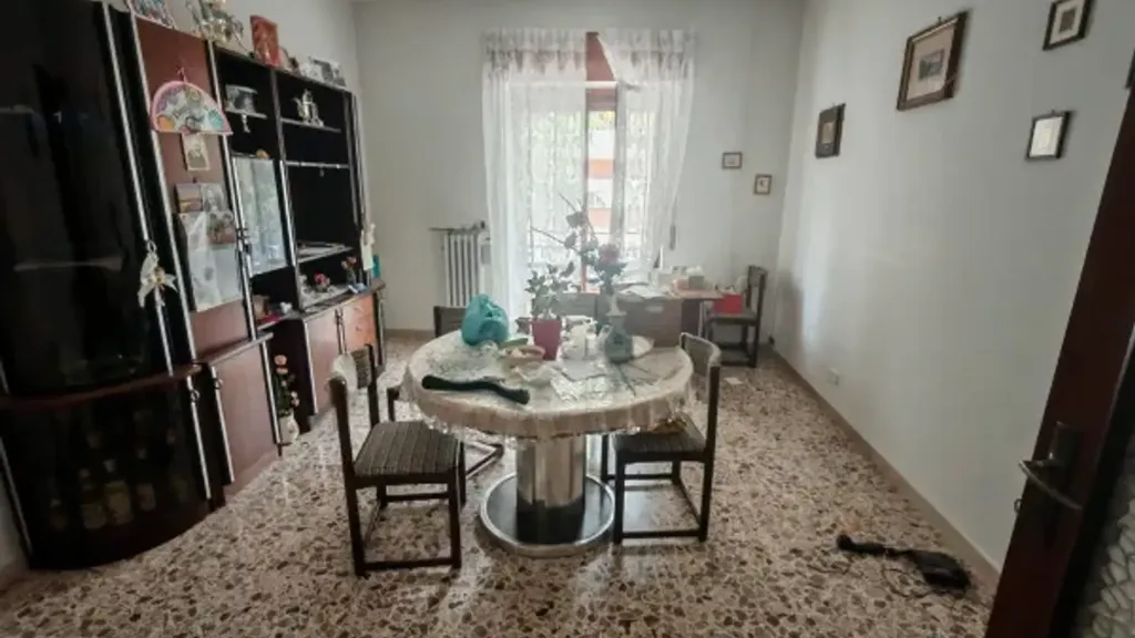 Dining Room - Apartment with Balcony in High Street, Benevento