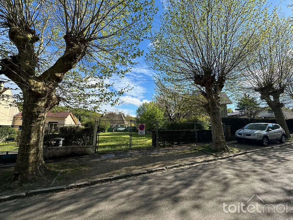 Välivaade - Buildable Plot with Garden in St Remy les Chevreuse
