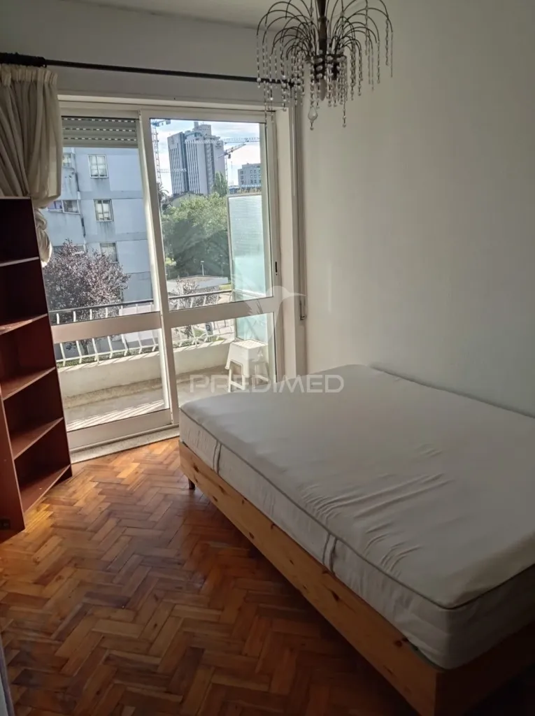 Magamistoad - T3 Apartment with Metro Access in Porto