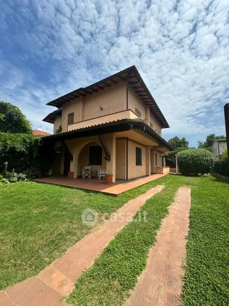 Aed - Rustic Villa with Garden in Forte dei Marmi