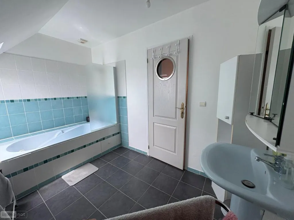 Salles de bain - Maison avec Piscine et Jardin près de Voves