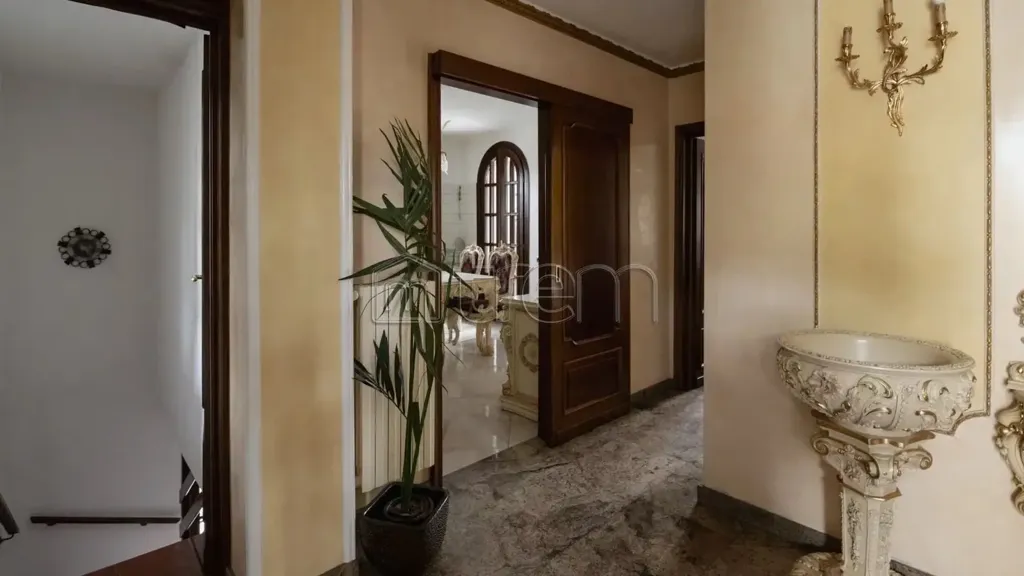 hallway_entrance