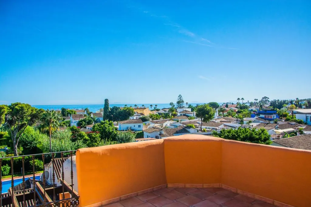 Terrasse - Beachfront Penthouse with Jacuzzi in Estepona