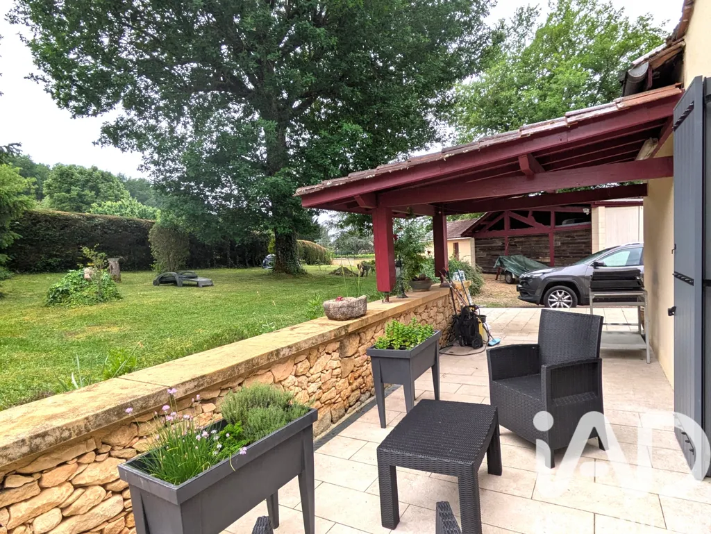 Terrasse - Maison avec Piscine et Dépendance à Marnac