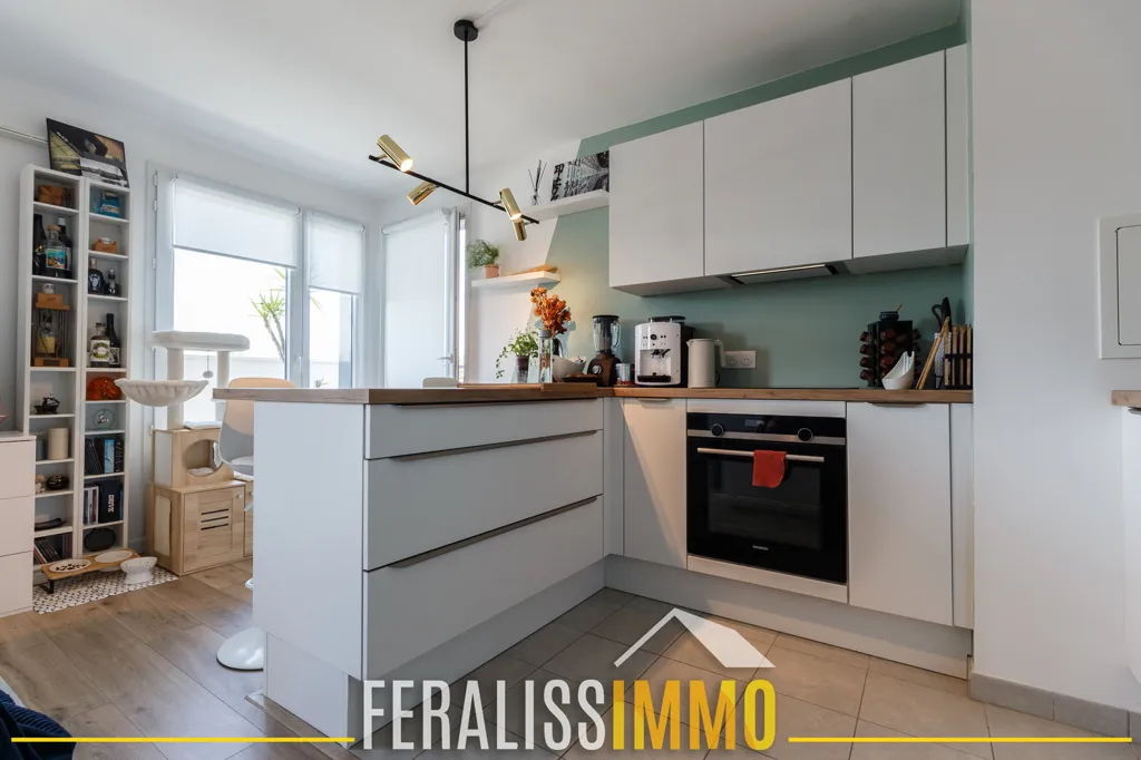 Kitchen - Flat with Large Terrace in Sought-After Area