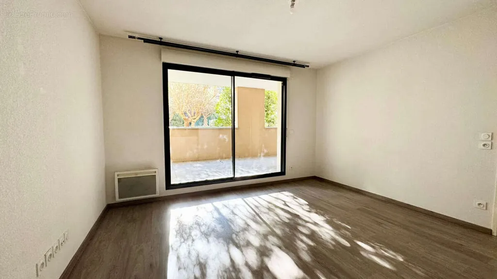 Pièces - Appartement avec Terrasse et Parking à Aix-la-Duranne