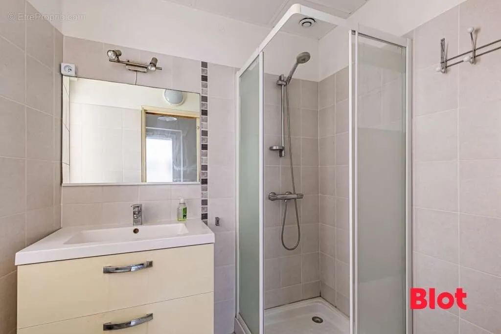 Salles de bain - Studio avec Emplacement Central à Nantes