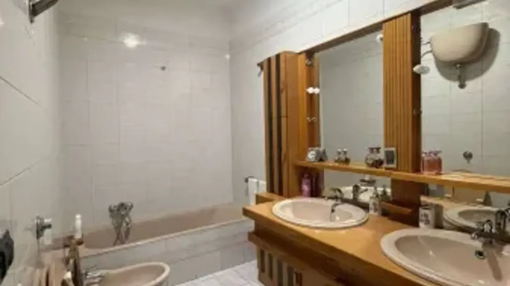 Salles de bain - Modern Apartment with Balcony in Avella