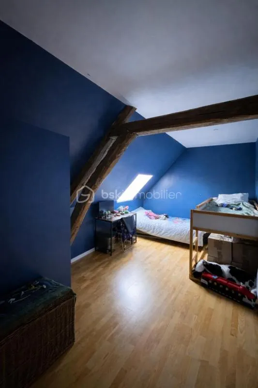 Rooms - Charming Three-Level House with Terrace in Méru