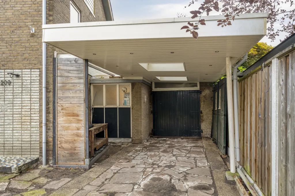 Garage - Detached House with Garden in Enschede