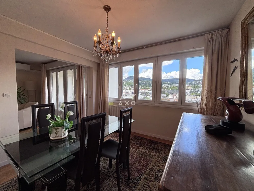 Söögituba - 5-Piece Flat with City View in Clermont-Ferrand