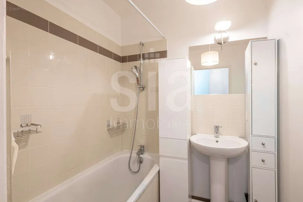 Vannitoad - 3-Bed Flat with Parking in Lilas