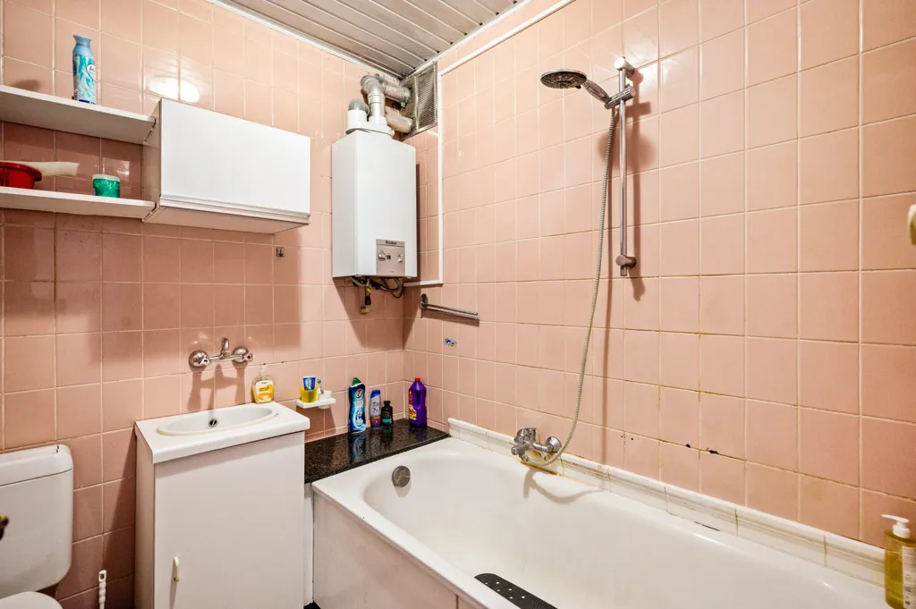 Salles de bain - Local Commercial avec Logement à Herentals