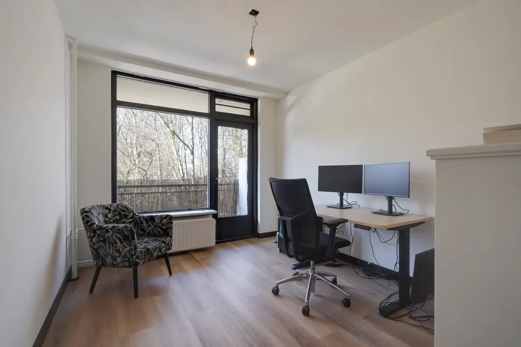 Bureau - 5-Bedroom Gallery Flat with Balcony in Leidschendam