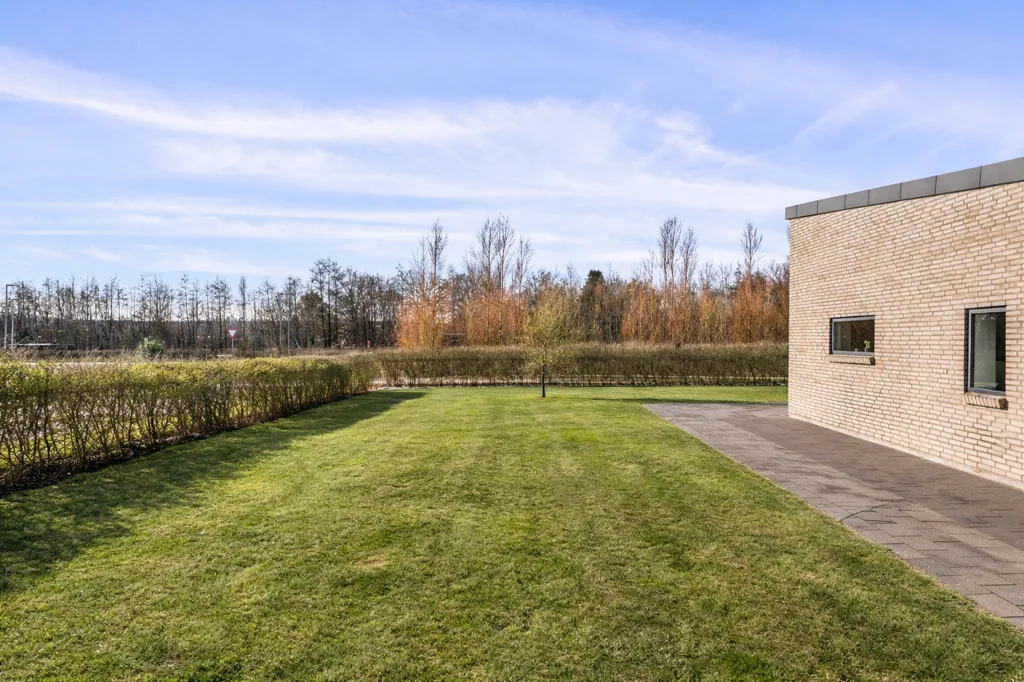 Jardin - Modern Villa with Lofted Living Room in Viborg