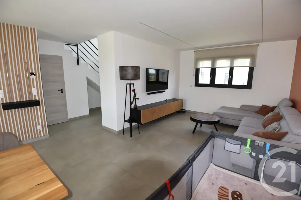 Séjour - Maison Récemment Construite avec Terrasse à Breistroff-la-Grande