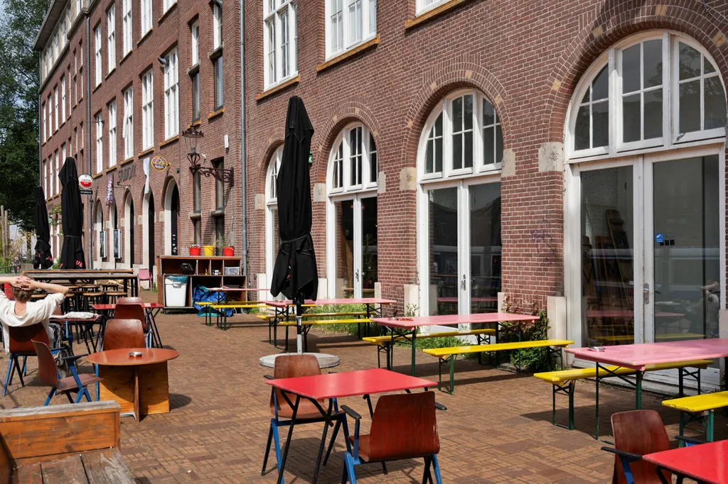 Light-Filled Apartment with South Balcony in Amsterdam
