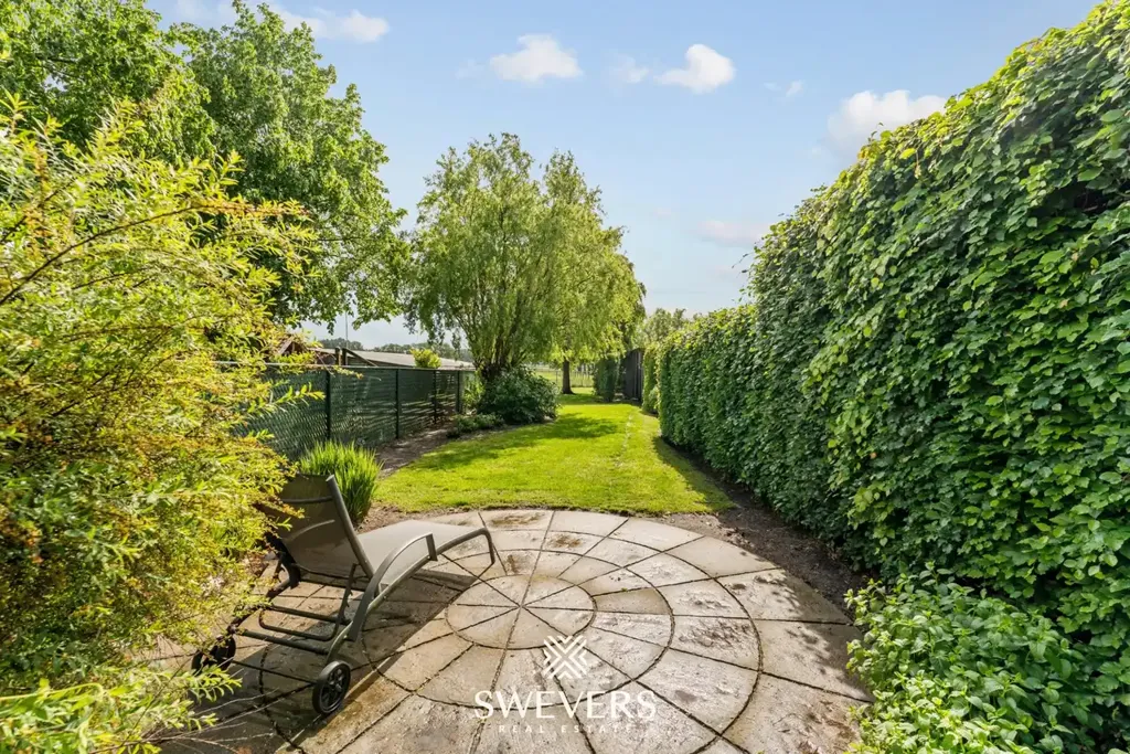 Jardin - Maison à Deux Unités avec Terrasse à Diepenbeek
