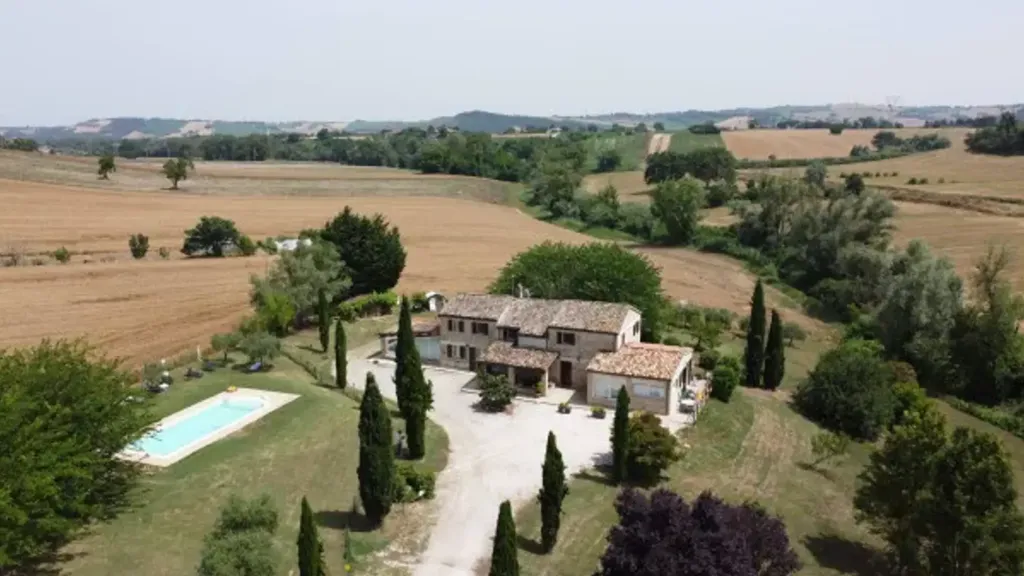 Õhuvaade - Rustic Casale with Pool in San Costanzo