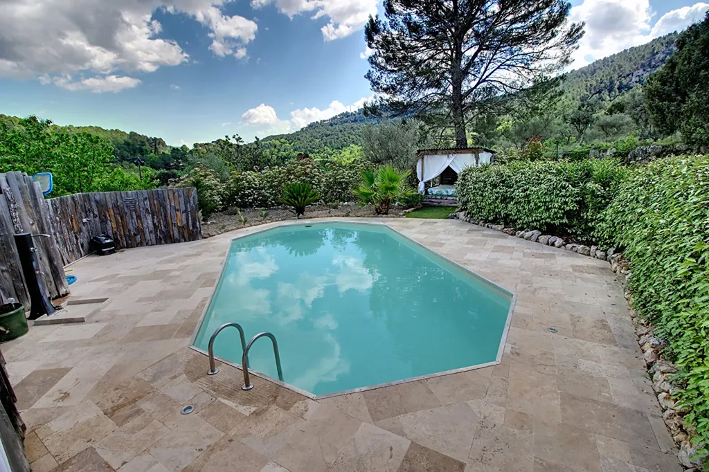 Piscine - Maison avec Piscine et Potentiel d'Agrandissement à Salernes