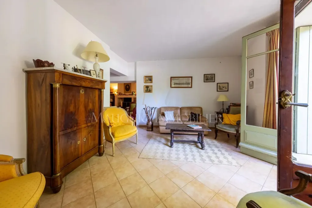 Séjour - Ensemble Immobilier avec Maison de Maître à Lansargues