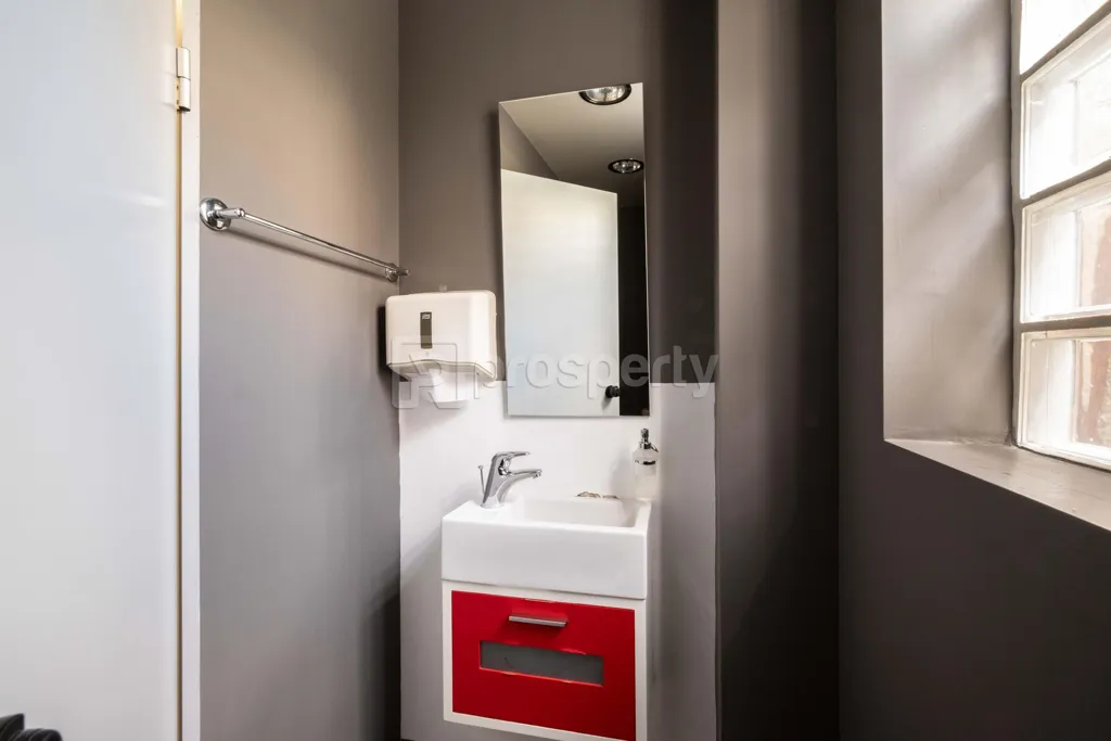 Salles de bain - Commercial Building with Parking in Chalandri