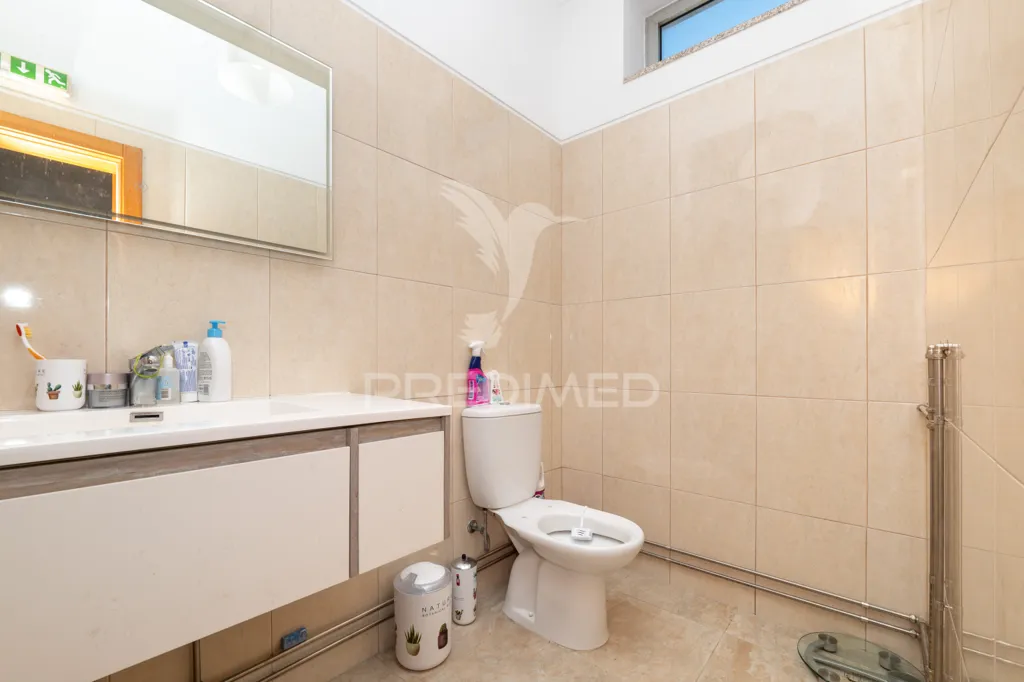 Salles de bain - Converted Shop Apartment near Braga