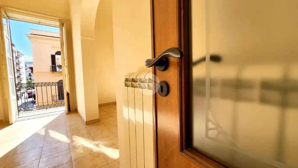 Esik - Apartment with Balcony in Palermo's Historic Centre