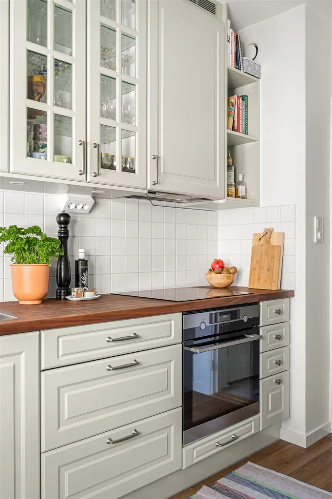 Cuisine - Renovated Flat with South-Facing Balcony in Salabacksgatan