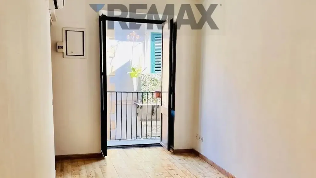 Esik - Rustic-Style Flat with Balcony in Palermo