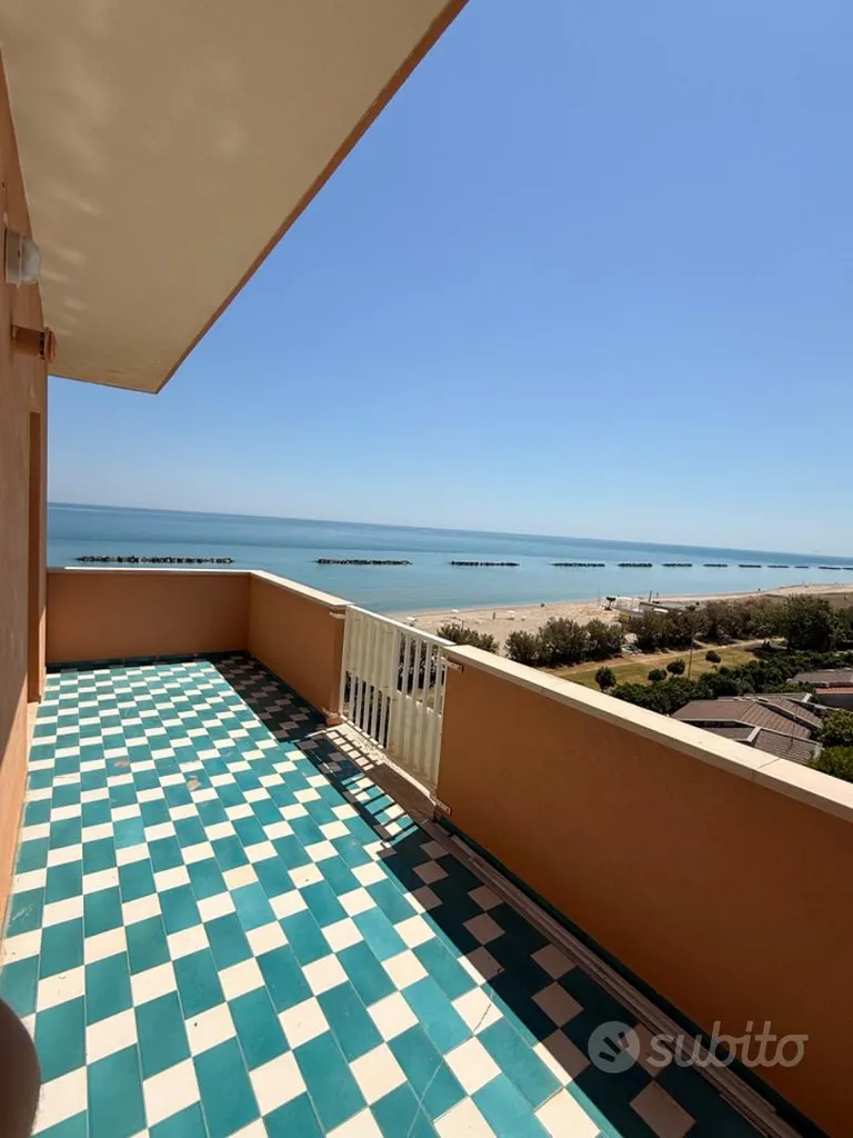 Balcony - Seafront Apartment with Balcony in Lido di Fermo