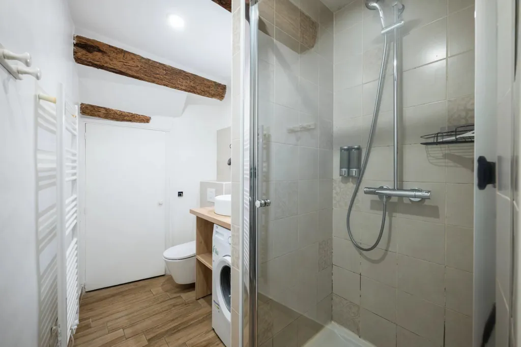 Bathrooms - 3-Piece Apartment with City View in Vieux Nice
