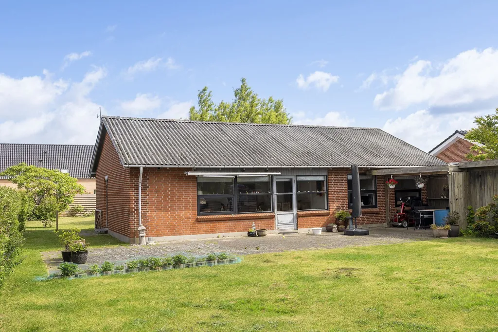 Aed - Fenced Villa with Garden in Grenaa