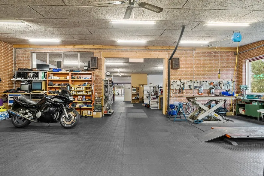 Garage - Workshop and Residence in Rødding Centre