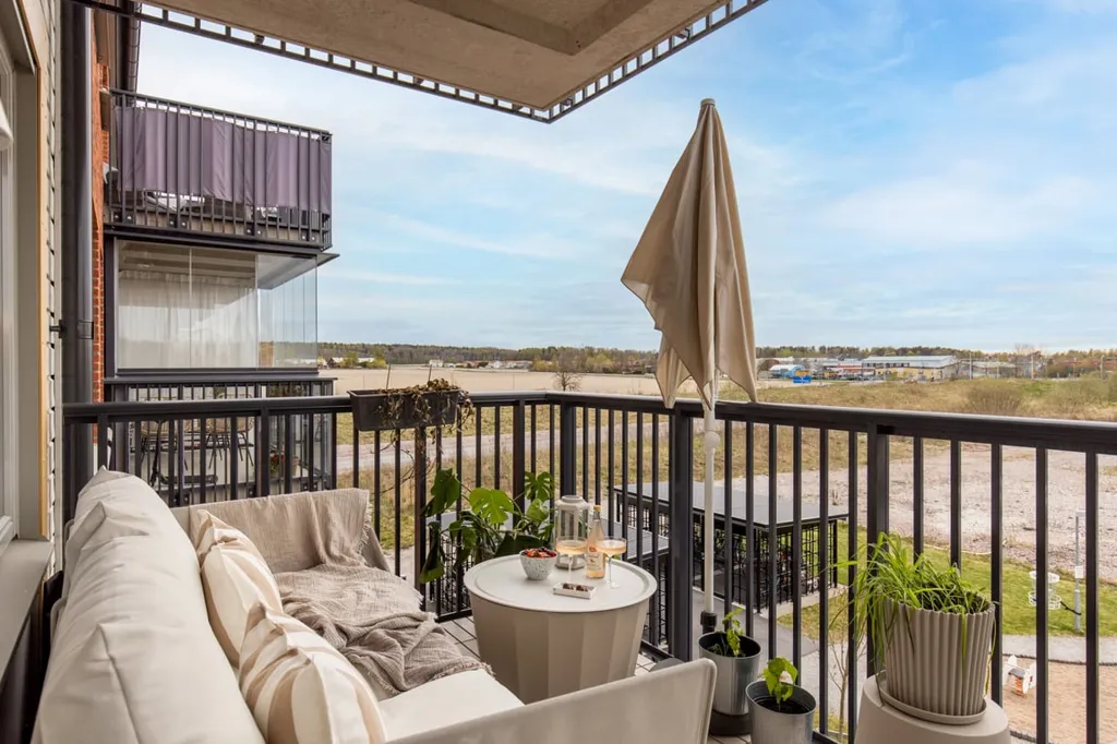 Balcon - Modern Flat with West Balcony in Norra Ormesta