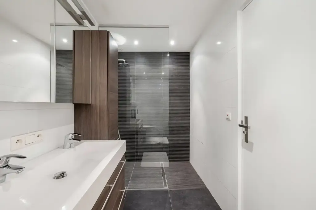 Salles de bain - Villa Luxueuse avec Piscine Intérieure à Lanaken