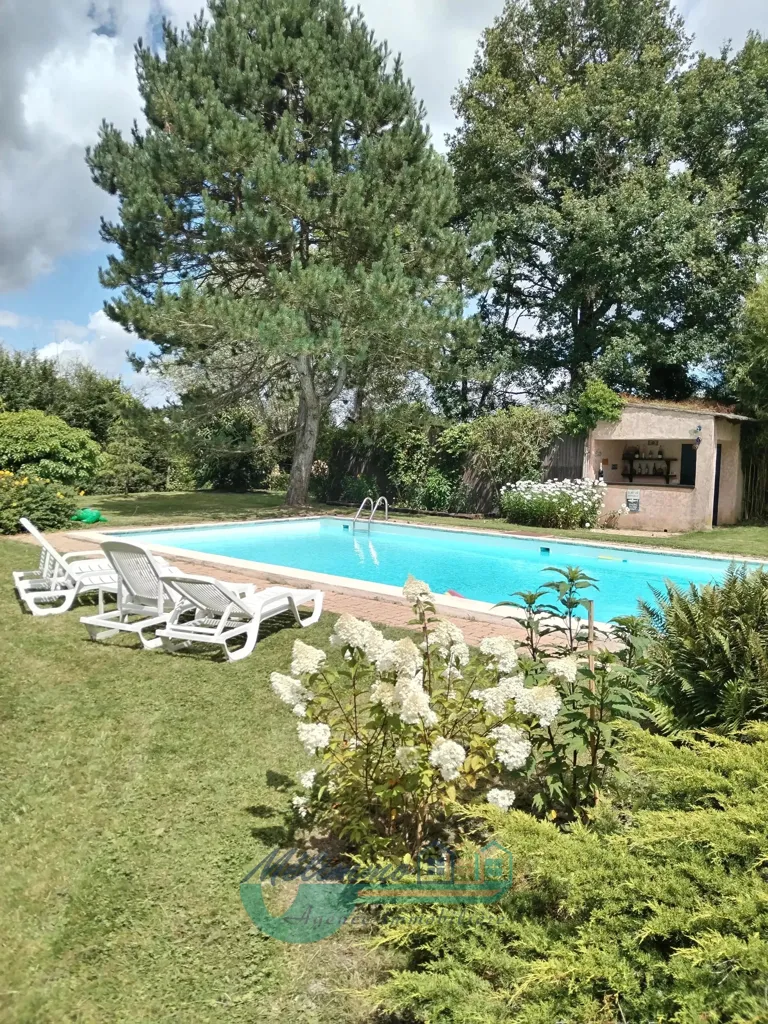 Piscine - Longère à Colombages avec Piscine à Champcevrais