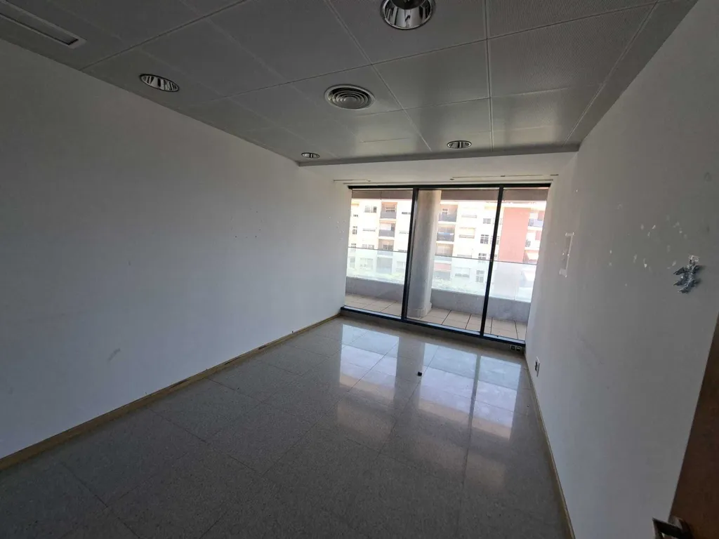 Pièces - Secure Parking Space in Central Murcia