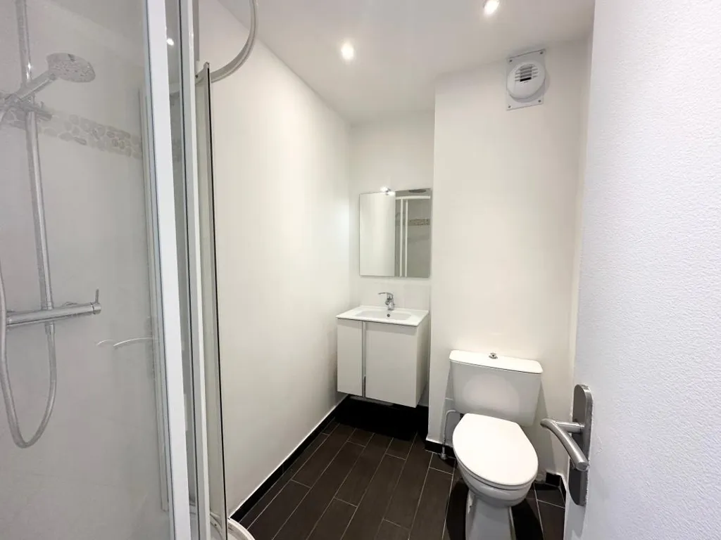 Vannitoad - Studio with Eiffel View in 16th Arrondissement