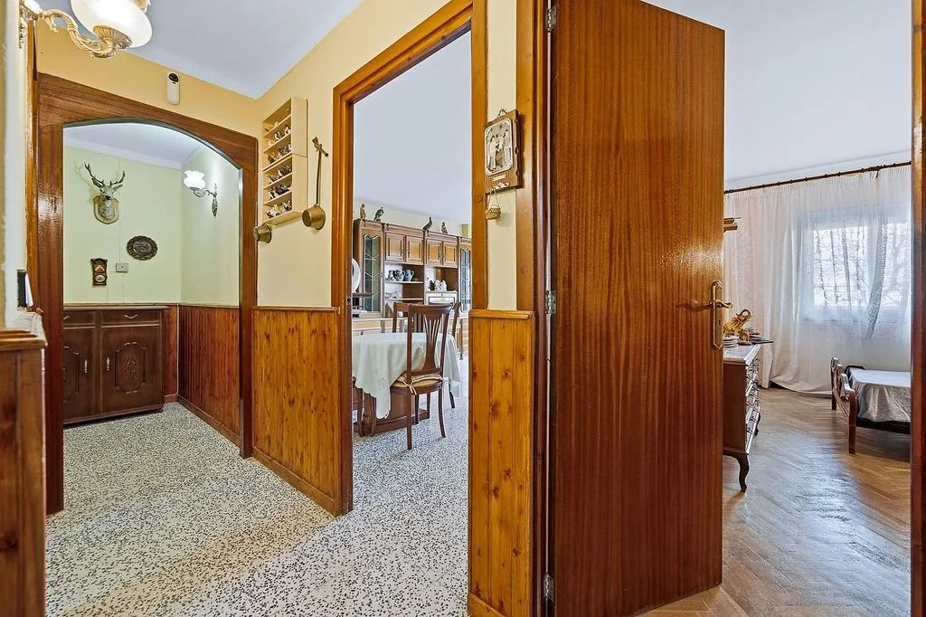 hallway_entrance