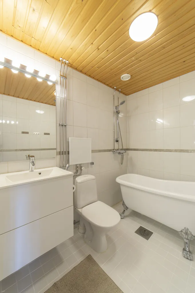 Vannitoad - Tower Apartment with Sea View in Kivenlahti